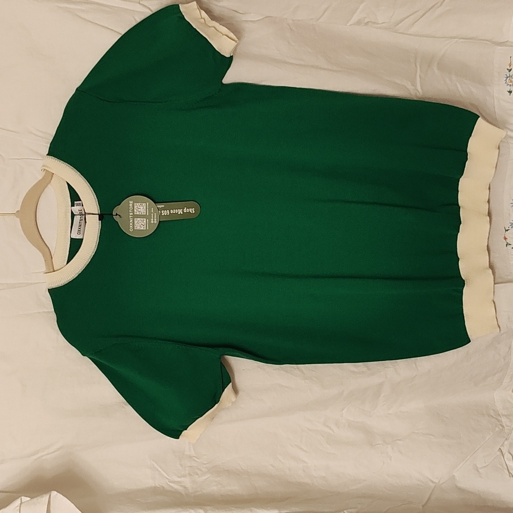 Vintage 60's And 70's Store. Green and Cream Women's Sweater